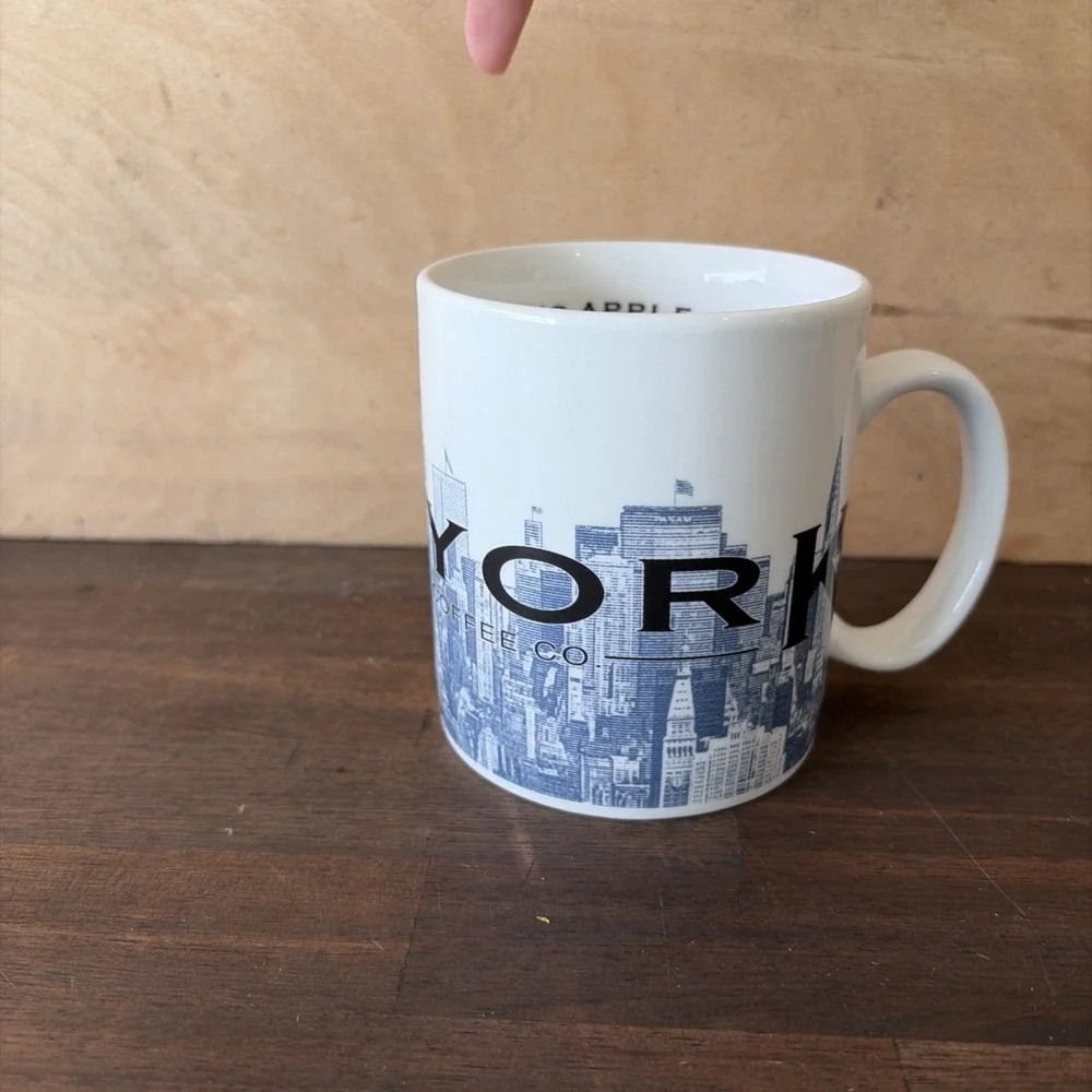 STARBUCKS 2002 Skyline Series New York City Big Apple Barista Coffee Mug 18oz